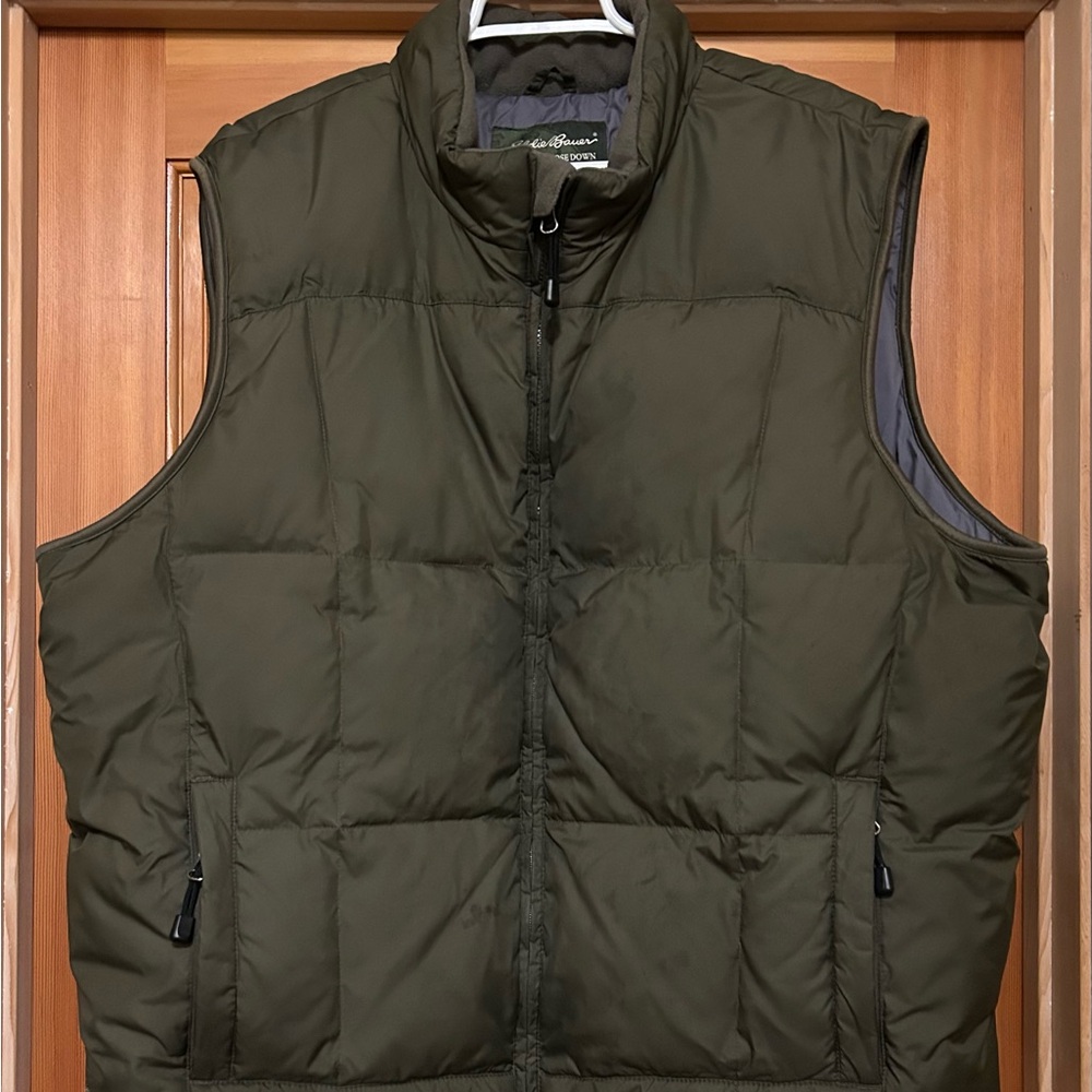 MENS EDDIE BAUER DOWN VEST, VERY NICE AND COMFORTABLE…